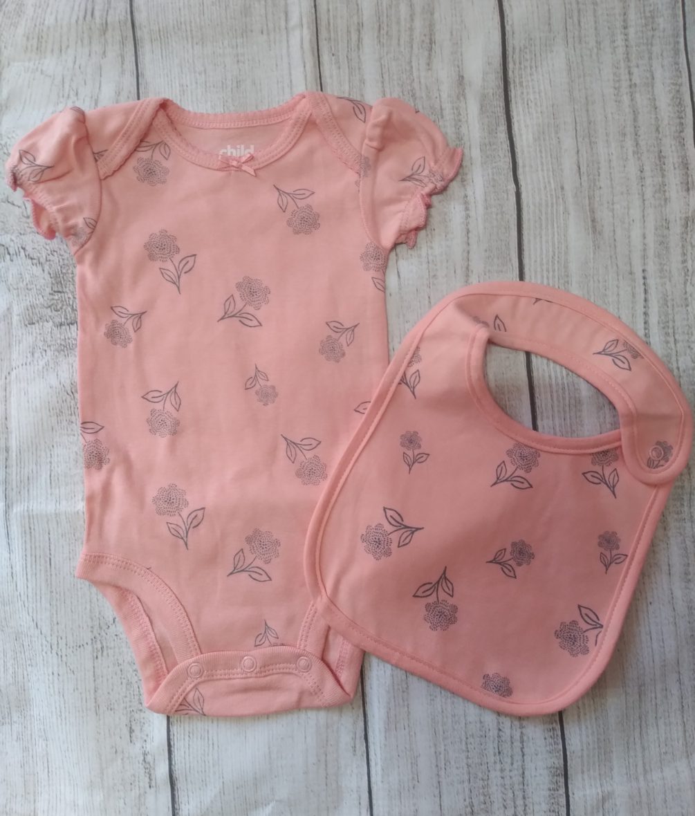 Carter’s Baby Girl Onesie & Bib Set – Salmon Floral